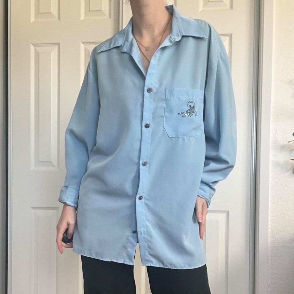 Red Canyon scorpion button down 🦂 - Picture 4 of 8